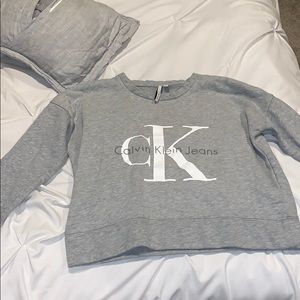 Long sleeve Calvin Klein sweatshirt crop
